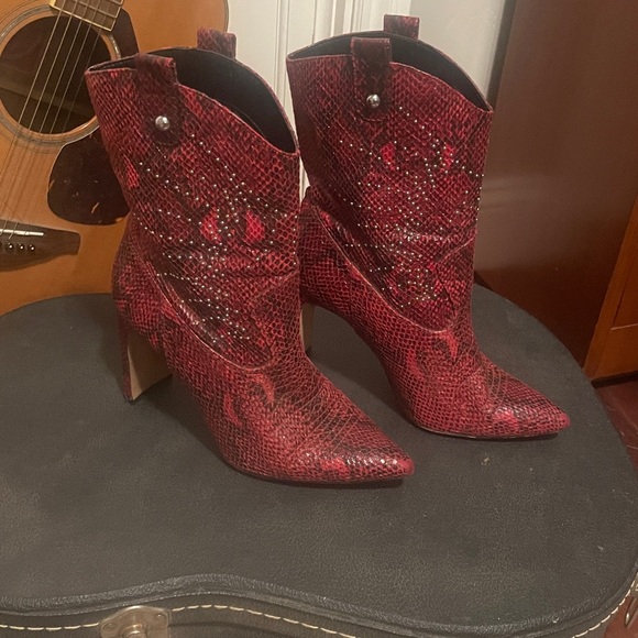 Jessica Simpson Shoes - Jessica Simpson Snakeskin Boots 9 Pointed Toe Western Glam Statement Booties